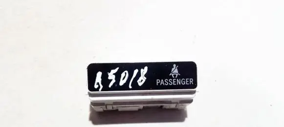 Passenger airbag on/off switch