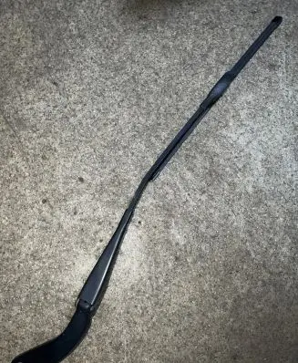 Windshield/front glass wiper blade