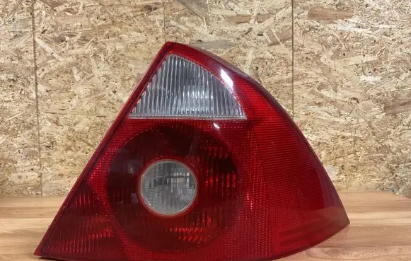 Ford Mondeo Mk III Rear/tail lights 1S7113404A 0374D 3S7113404A