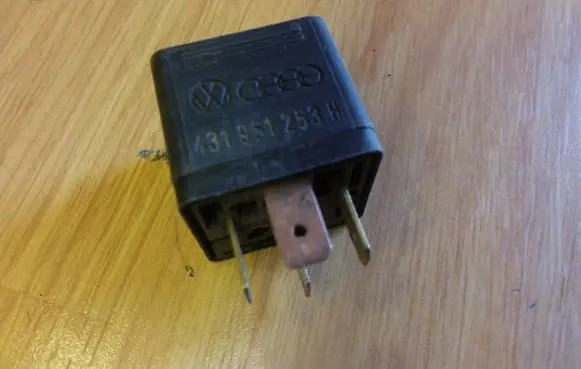 Audi A6 S6 C4 4A Other relay 431951253H