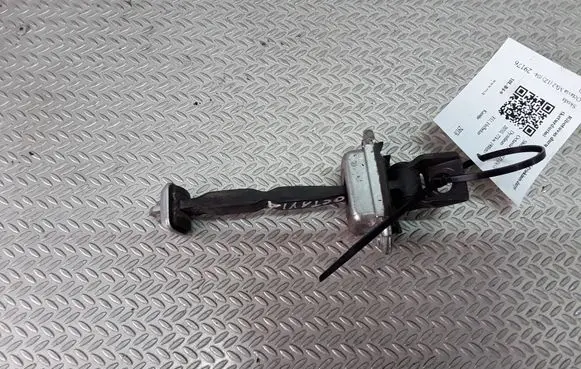 Skoda Octavia Mk2 (1Z) Front door check strap stopper