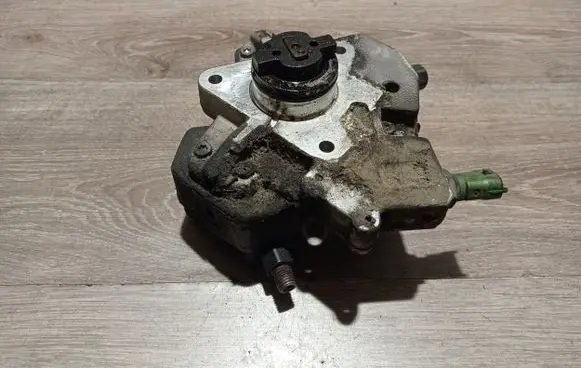 Volvo S60 Fuel injection high pressure pump 0445010111 30756125