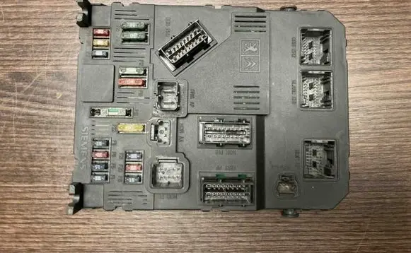 Citroen Berlingo Fuse box set 9650618280 6500Y3