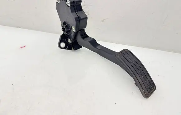 Subaru Forester SG Accelerator throttle pedal 36010SA060