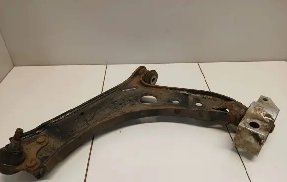 Volkswagen Golf VI Front control arm