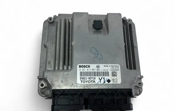 Toyota Auris 150 Engine control unit/module 8966102Y10 0281017097