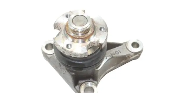 Land Rover Discovery 3 - LR3 Engine mounting bracket