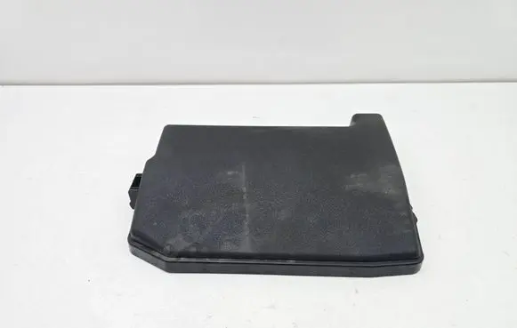 Lexus CT 200H Fuse box cover 8266276011