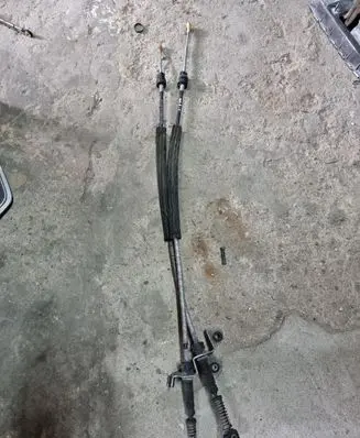 Volkswagen Golf V Gear shift cable linkage 1T0711266C