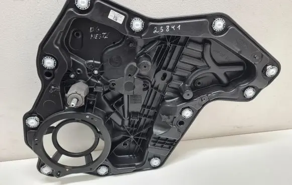 Rear door manual window regulator