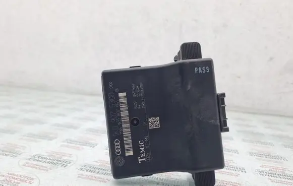 Audi A3 S3 8P Gateway control module 1K0907530D