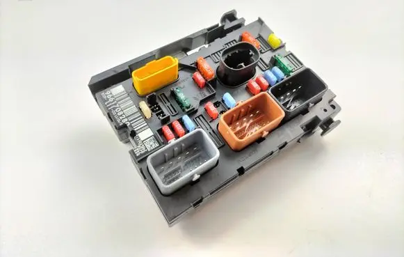 Peugeot 307 Fuse module 9661708280