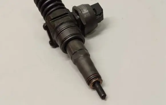 Audi A4 S4 B7 8E 8H Fuel injector 038130073BP