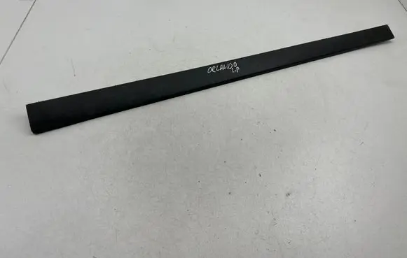 Chevrolet Orlando Front door trim (molding) 96886773