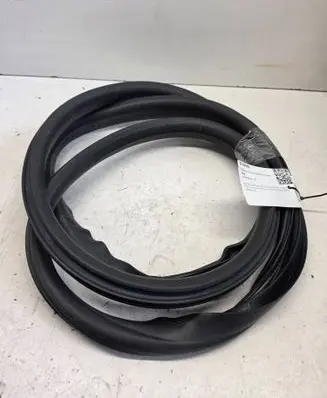 Volvo S60 Rubber seal rear door 894091