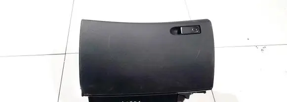 Mercedes-Benz C W204 Glove box