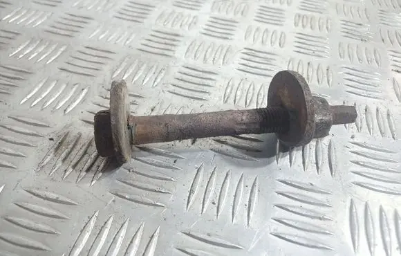Land Rover Discovery 3 - LR3 Front suspension camber bolt 