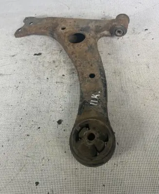 Toyota Prius (XW20) Front lower control arm/wishbone