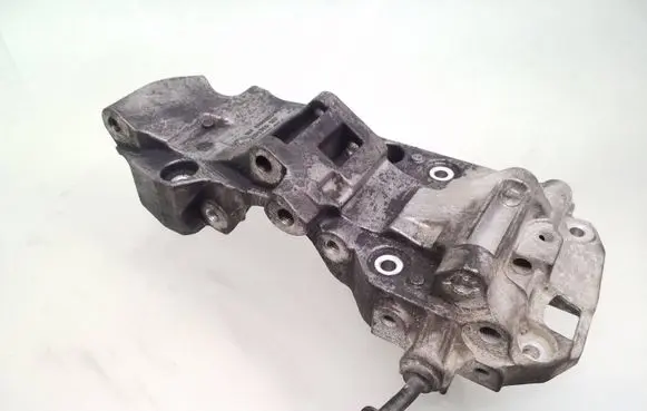 BMW 5 F10 F11 Engine mounting bracket 8506863 11168506863
