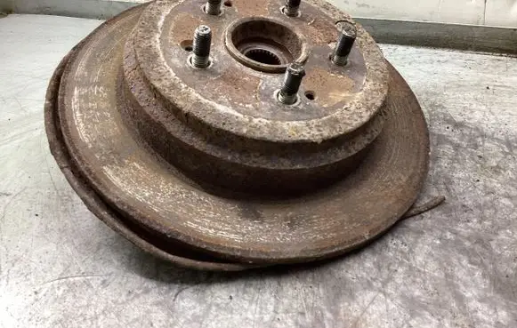 Rear wheel hub
