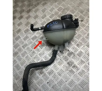 Mercedes-Benz CLS C218 X218 Coolant expansion tank/reservoir A2045000549