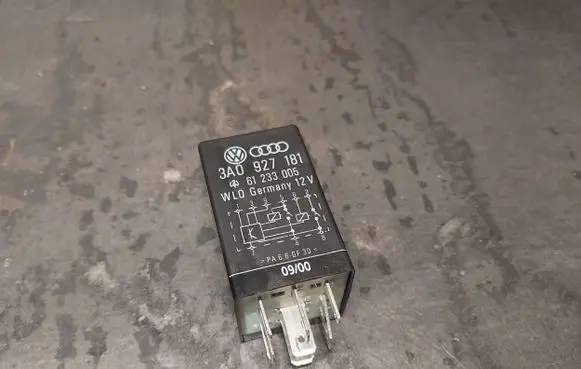 Audi A4 S4 B5 8D Other relay 3A0927181 61233005 175