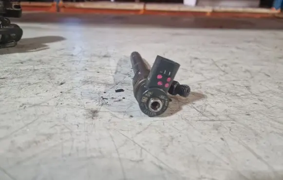 Mercedes-Benz C W203 Fuel injector A6110700987