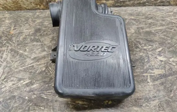 Chevrolet TrailBlazer Intake resonator 15044876 15047009