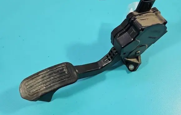 Toyota RAV 4 (XA40) Accelerator throttle pedal 7811042040 IMPRK1562958