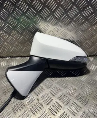 Toyota Verso Front door electric wing mirror