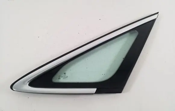 BMW 2 F46 Front triangle window/glass 7326155