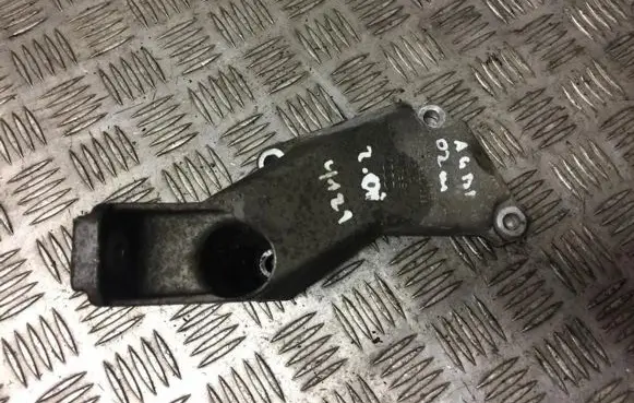Audi A4 S4 B6 8E 8H Engine mounting bracket 8E0199307A