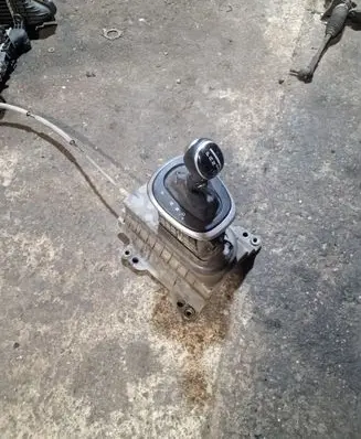Fiat 500L Gear shifter/selector 111192514