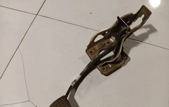 Toyota Corolla Verso AR10 Clutch pedal 