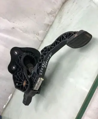 Citroen Berlingo Clutch pedal 9820886180