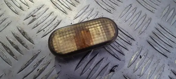Front fender indicator light