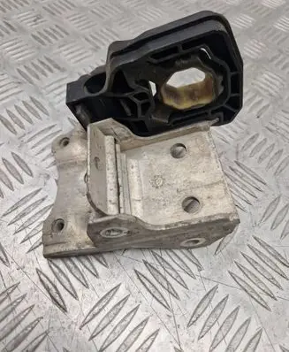 BMW 5 F10 F11 Radiator mount bracket 7186513 74314910 7207161