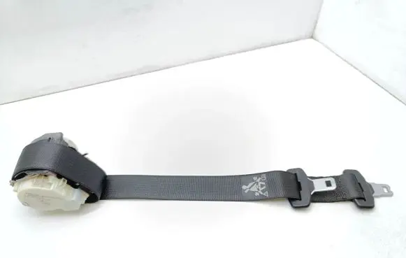 Middle seatbelt (rear)