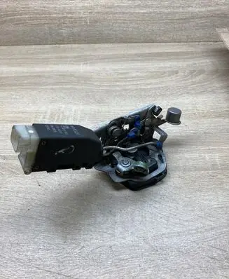 Opel Omega B1 Rear door lock 90493703 605329