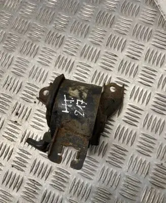 Hyundai Tucson JM Engine mount bracket 218322E000