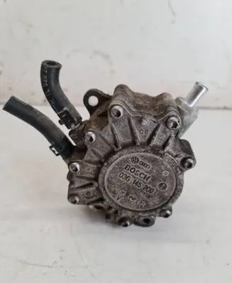 Volkswagen Golf V Vacuum pump 03G145209C