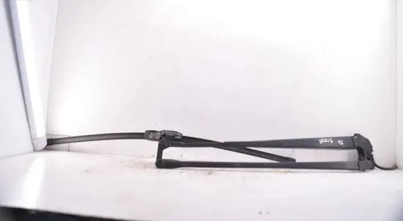 Toyota Yaris Front wiper blade arm 8497