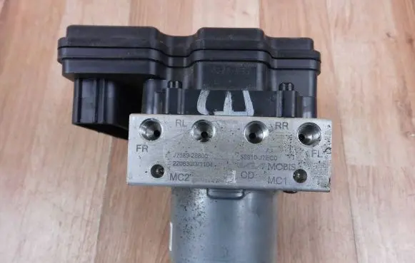 KIA Ceed ABS Pump 58900J7EC0 J758928800 58910J7EC0