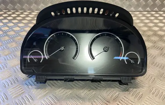 Speedometer (instrument cluster)