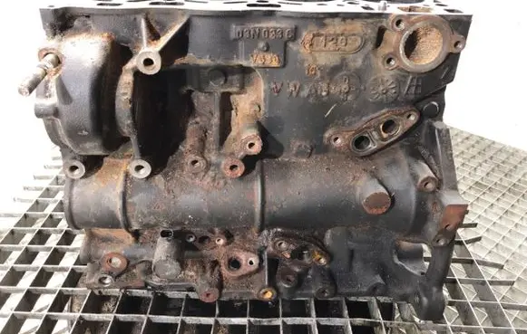 Volkswagen PASSAT B8 Engine block 03N023C