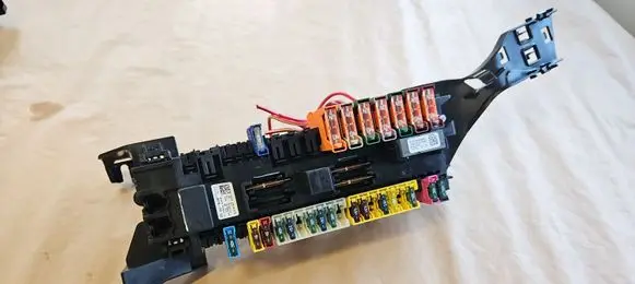 Mercedes-Benz GL X166 Fuse module A1665402350 A1665460043