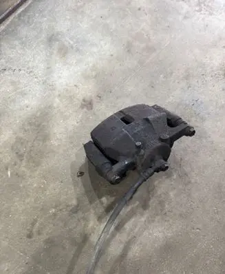 Nissan Qashqai Front brake caliper 41011JD00A