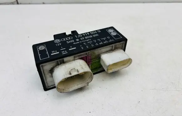 Volkswagen Golf IV Coolant fan relay 1J0919506Q