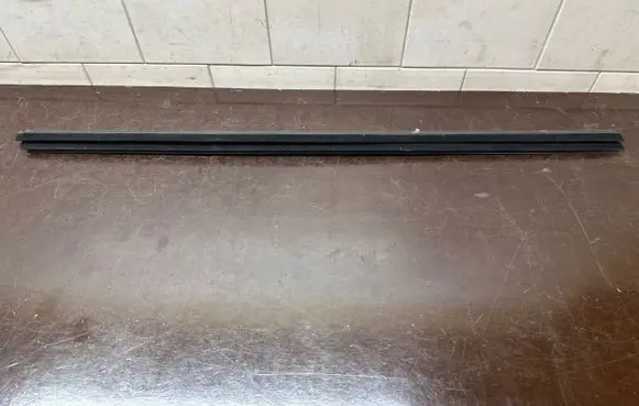 Honda HR-V Rubber seal front door window/glass 