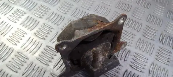 Opel Combo B Engine mount bracket 90445300